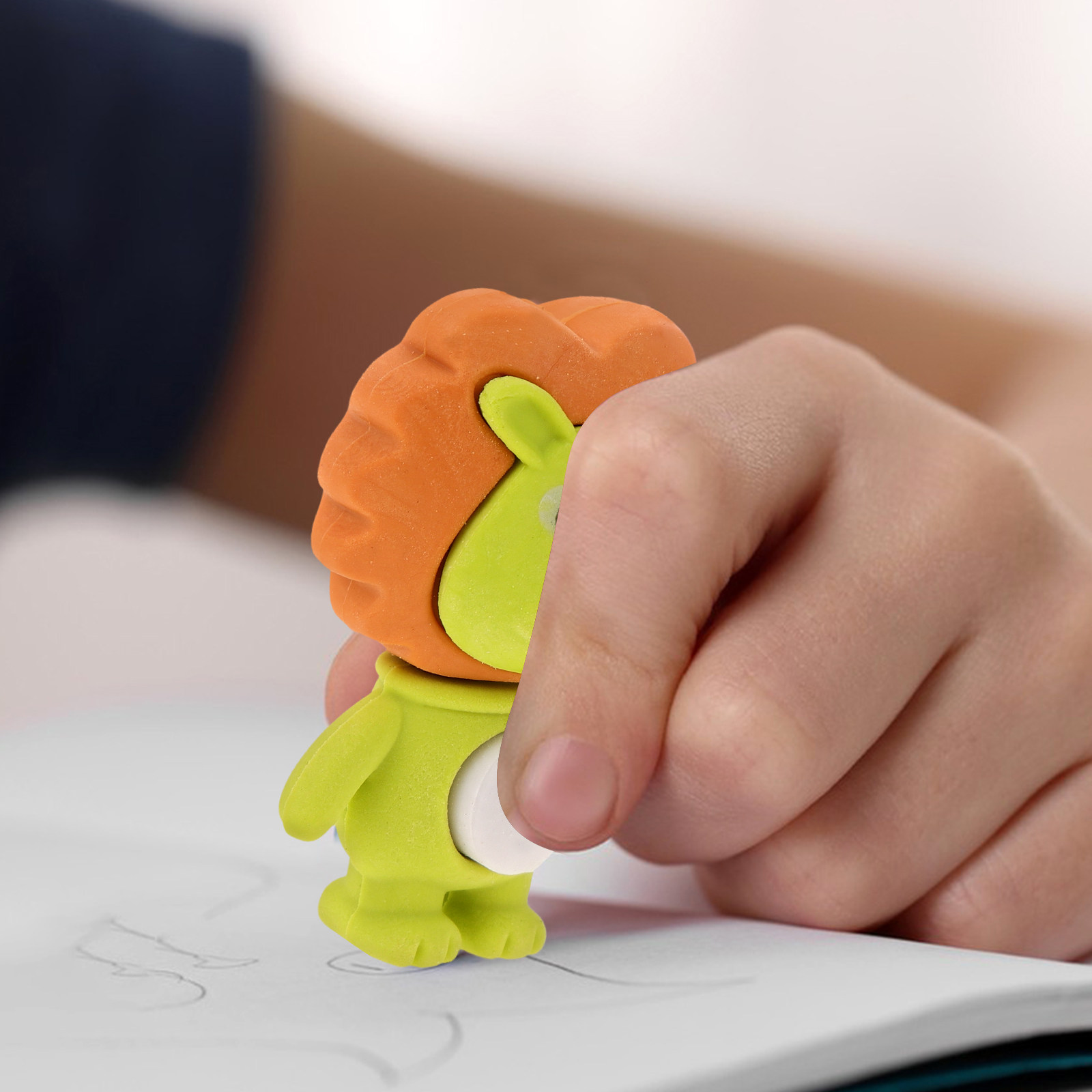 Lion Stationery & Office Supply(Kunshan)Co.Ltd - 18個入り、小さくてかわいいライオンの消しゴム。TPR素材で、色褪せしにくく、学校や子供向けの文具、お菓子の詰め合わせなどに最適。