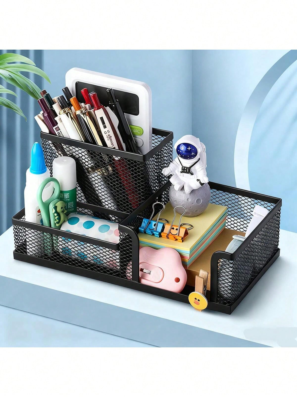 Office Supply Office Stationery Items - ブラックのメッシュ製デスクトップオーガナイザーラック。多層式のペン立てで、オフィスやご家庭での使用に適しています。デスク上の収納に役立ち、ペン、鉛筆、文房具、小物などを整理できます。オフィス用品、事務用品、学校用品としても最適です。