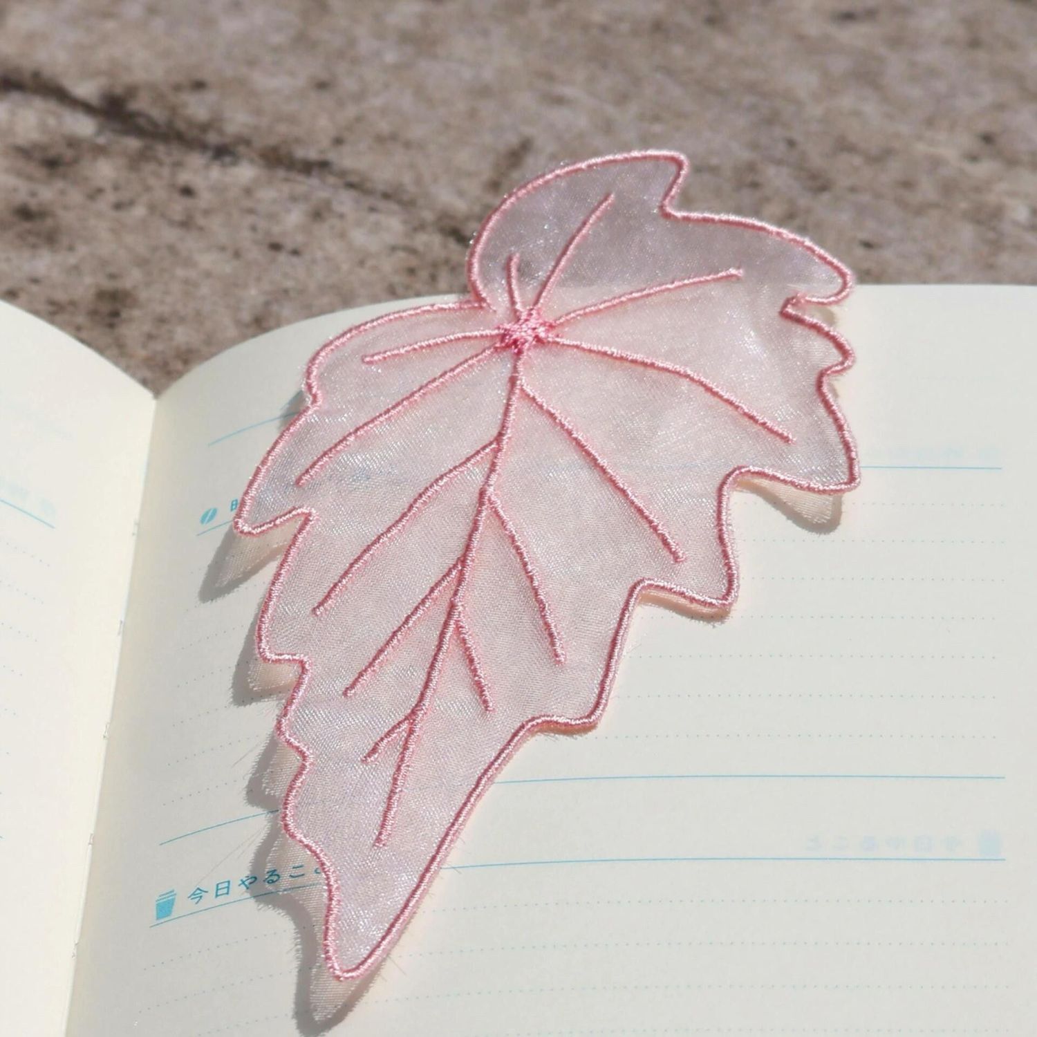 オーガンジー刺繍の葉っぱ型ブックマーク。読書用、学生へのプレ - Office Supply Office Stationery Items のレビューと価格