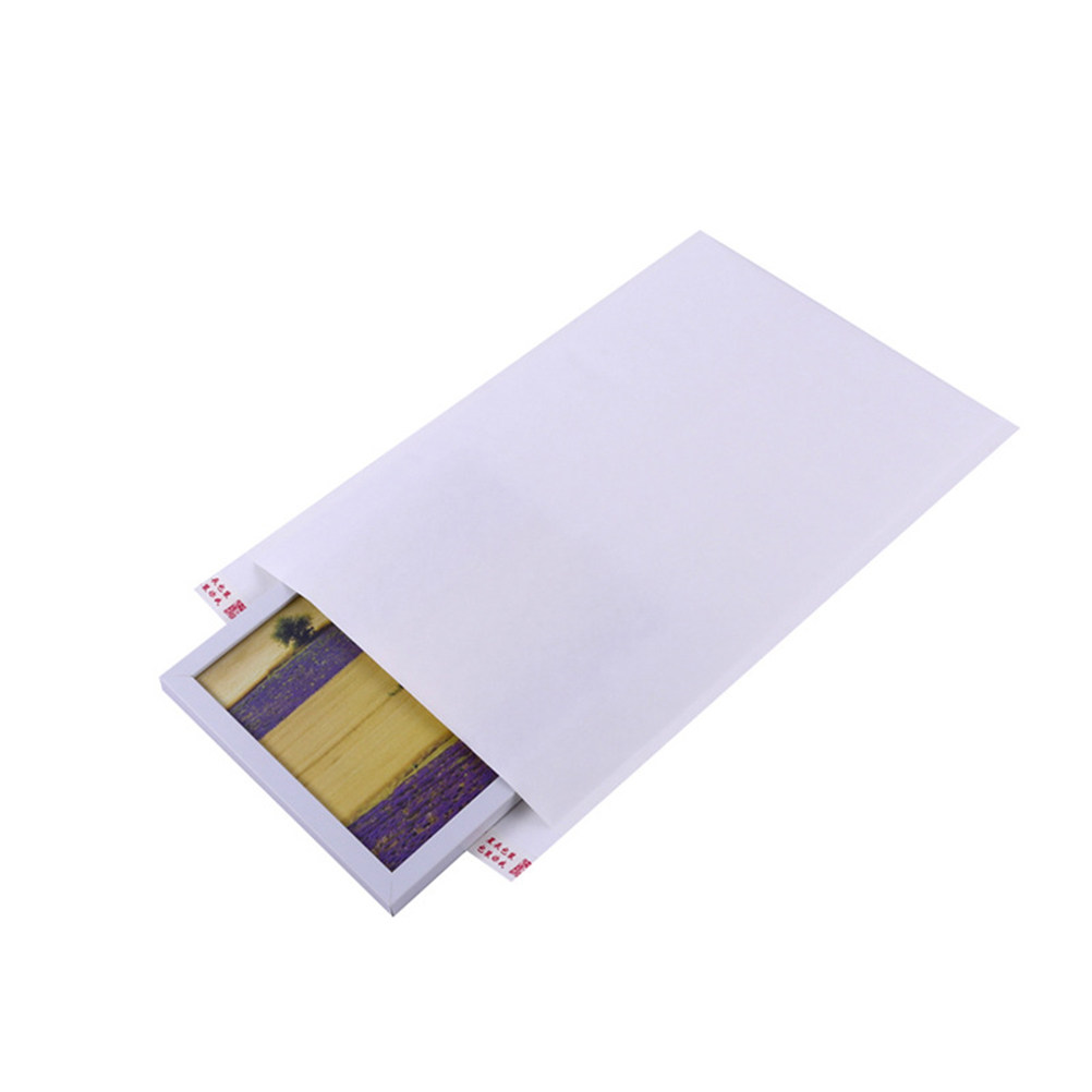 白いクラフト紙製の気泡緩衝材入り封筒。サイズは150x180 - Letter Envelope Kraft のレビューと価格